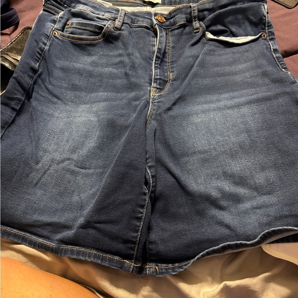 Nicole Miller High Waist Denim Shorts in Light and Dark Blue SOHO high rise. - Picture 2 of 4